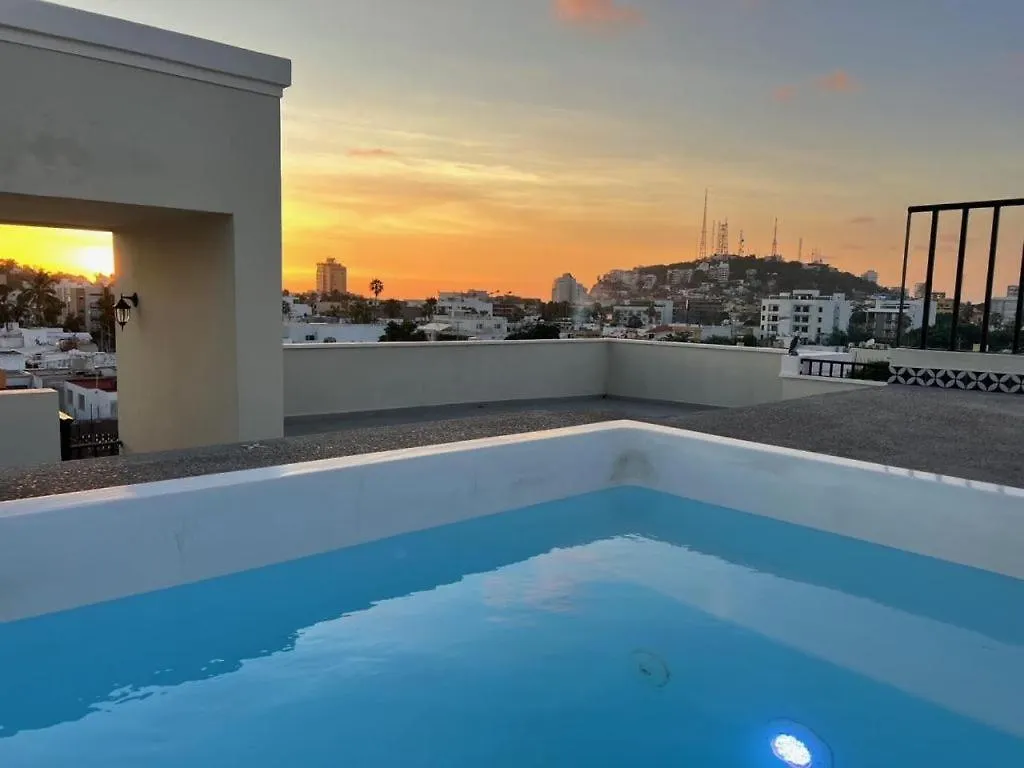 Apartamento Las Hadas: City Condo With Pool Mazatlán
