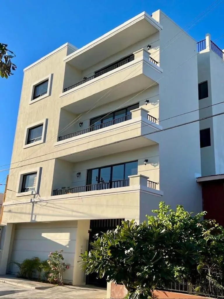 Apartamento Las Hadas: City Condo With Pool Mazatlán